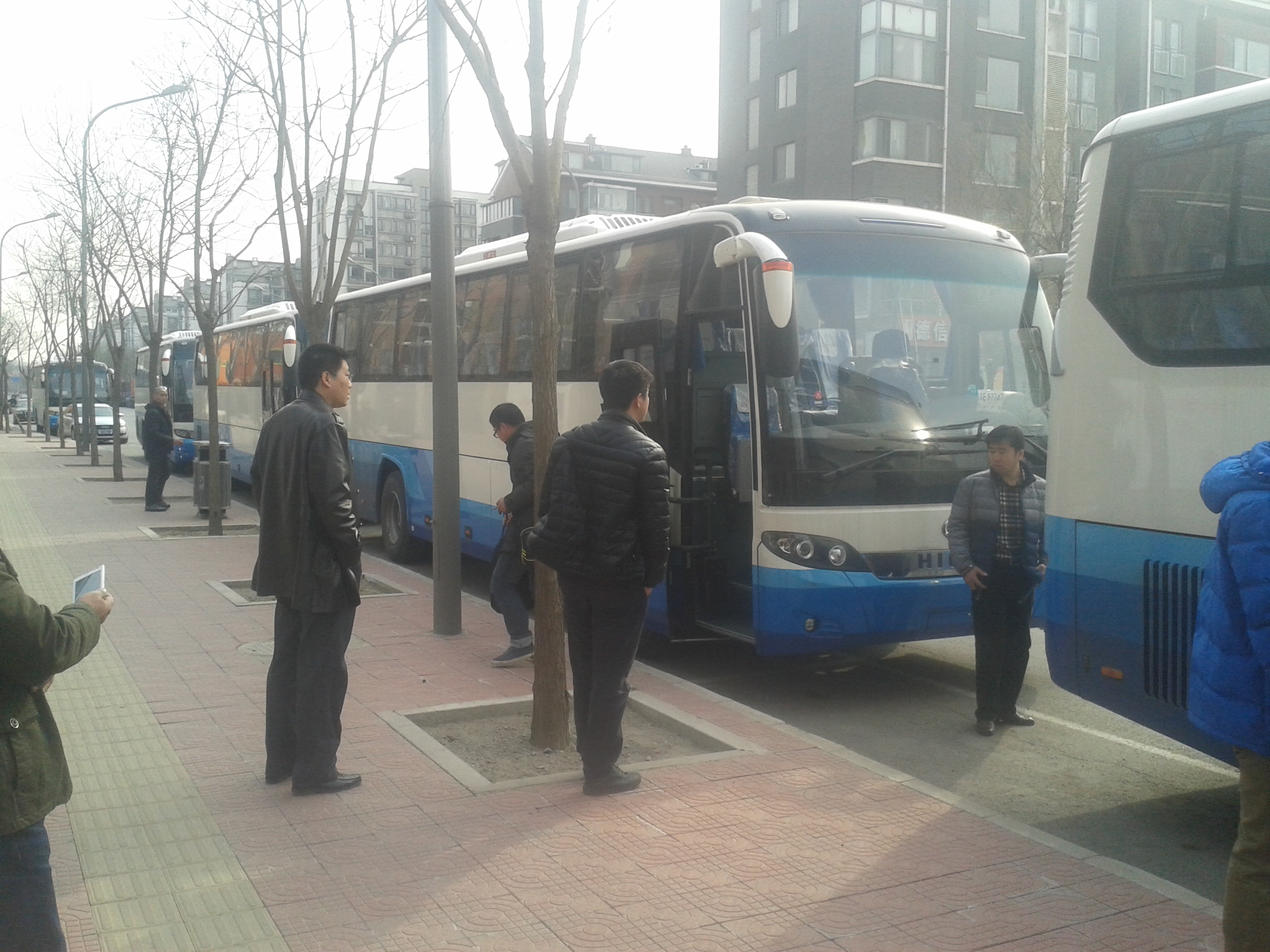 随着季节变换，北京大客车租赁公司的春天即将来临-1358176519